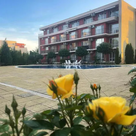 студиа Sunny Holiday Fort Noks *
